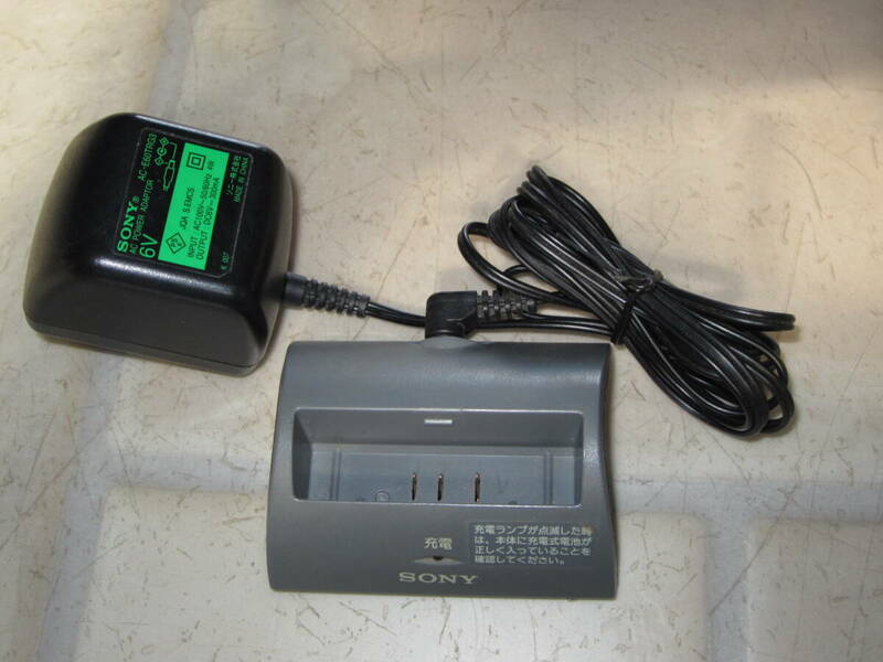 SONY 携帯型ラジオ用 BATTERY CHARGING STAND BCA-TRG2 / AC POWER ADAPTOR AC-E60TRG3 6V 300mA