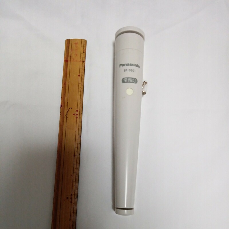 常備灯　Panasonic BF-BE01 縦ー21センチ。横ー4センチ　厚さー4.5センチ。壁掛式。動作確認済、震災にさいてき。配送料無料で。
