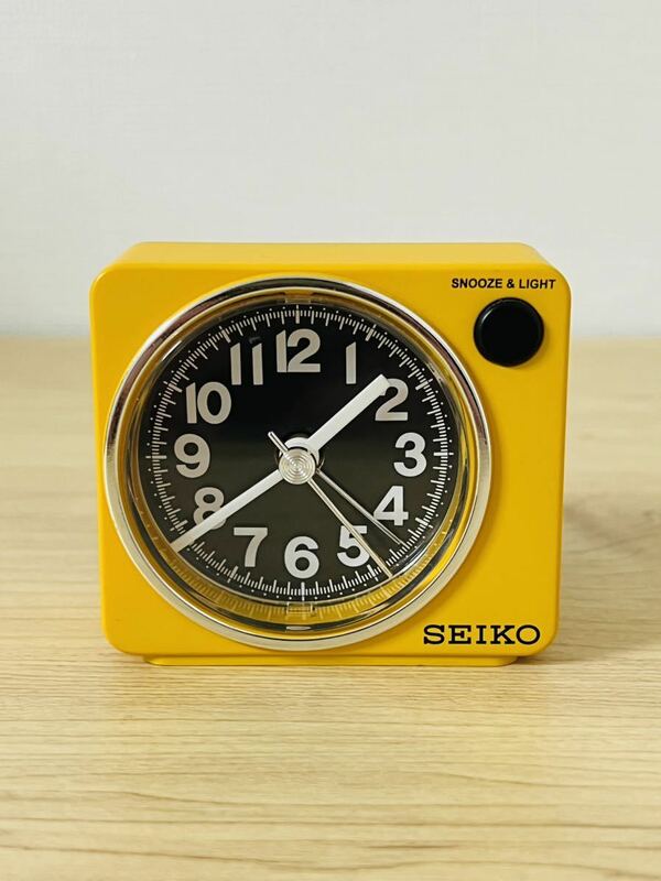 ☆ 送料無料 ☆ 極美品 即決 セイコークロック(Seiko Clock) 置き時計 黄 本体サイズ: 6.4×7.4×5.4cm 目覚まし時計 アナログ BC415Y ☆