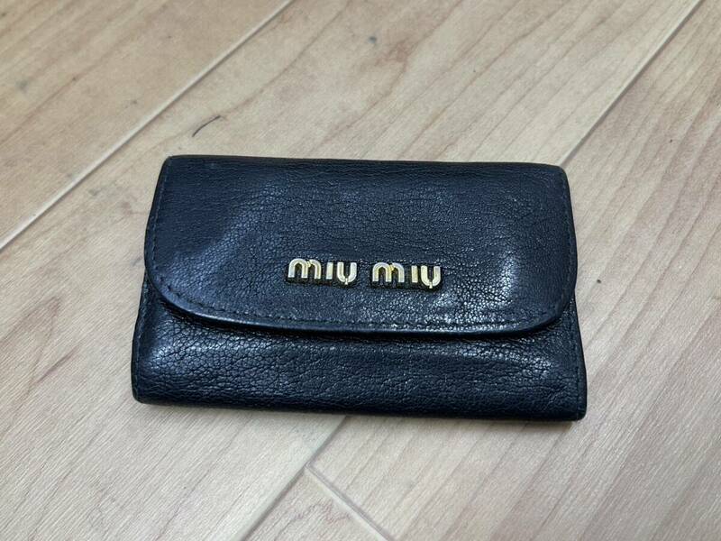 送料無料S84028 miumiu キーケース 鍵 ミュウミュウ ブラックmiu miu ミュウミュウ エムエムパリスコラボキーケース キーリング 鍵入れ