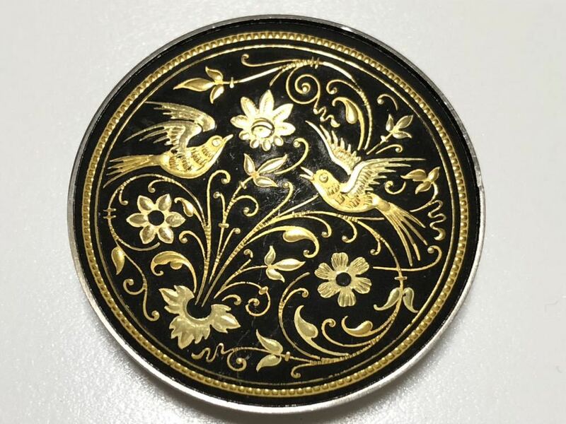 スペイン トレド Damasquinad 純金象嵌 24.6g 枝葉に小鳥 直径4.6cm飾り皿【検/ダマスキナード】
