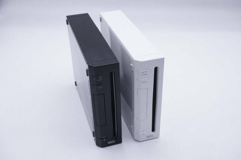 Wii 本体　２台セット　まとめ　白　黒　RVL-001（JPN)　任天堂　