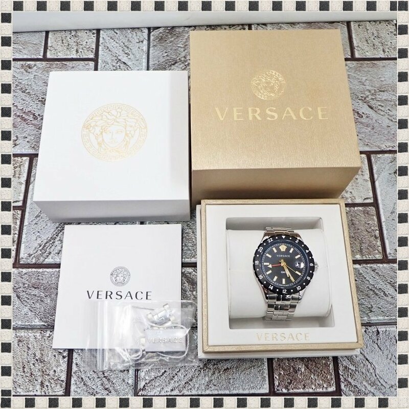 【 美品 】 ヴェルサーチ ヘレニウム GMT VE11 クォーツ デイト ブラック×SS 42mm メンズ 腕時計 付属品完備 VERSACE