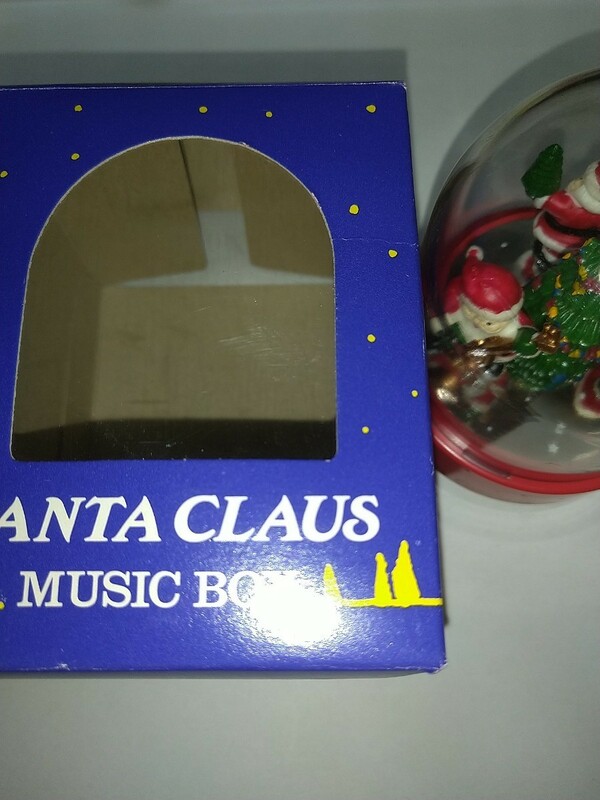 【中古】サンタクロースオルゴール santa claus is coming to town 直径7.5cm高さ9.5cm santa claus music box フィギュア