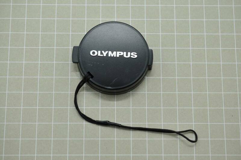 中古品★OLYMPUS オリンパス レンズキャップ 内径約42mm ストラップ付★0324-51