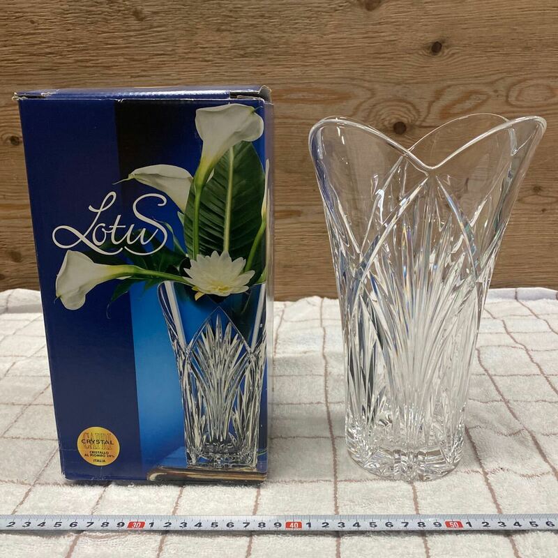 花瓶 フラワーベース クリスタル 花器 ガラス インテリア Italia 箱入り　未使用品　綺麗　重い　CRYSTAL