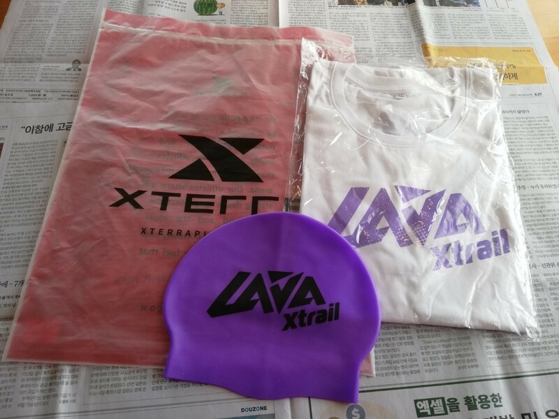 台湾　トライアスロンTシャツ　スイミングキャップ　LAVA XTRAIL