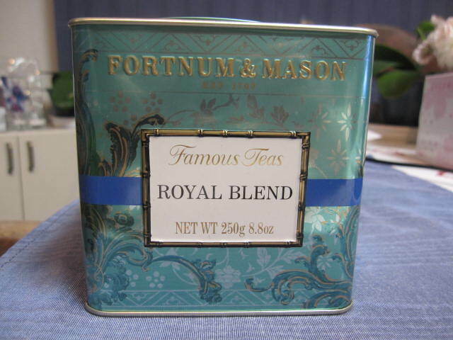 Fortnum&Mason　フォートナム＆メイソン,ローヤルブレンドのお紅茶の２５０ｇ入りの空き缶 