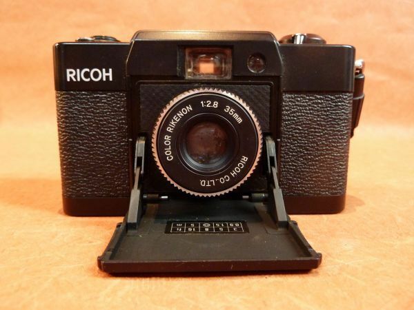 c004 RICOH リコーFF-1 コンパクトフィルム カメラ Size:約 幅11x高さ6.5x奥行3.5㎝ シャッター・巻上げ OK /60