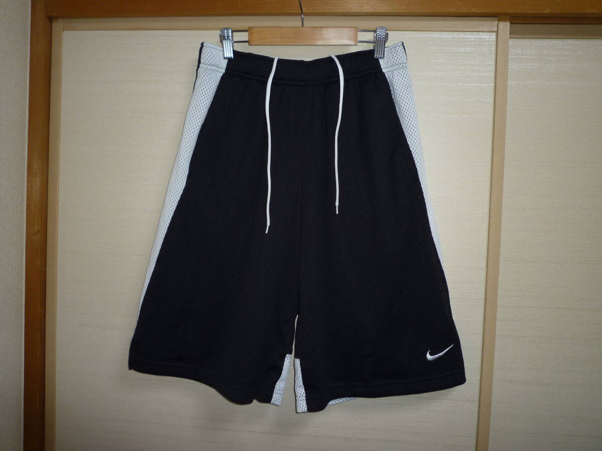 ナイキ ハーフパンツ 黒白 Mサイズ