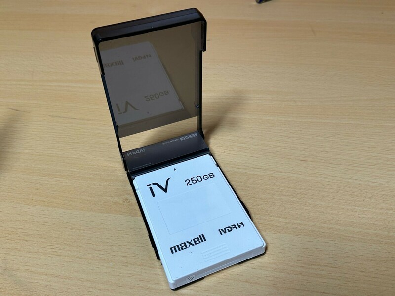maxell／マクセル iVDR-S 規格対応リムーバブルハードディスク 250GB ホワイト カセットハードディスク 動作確認済み!