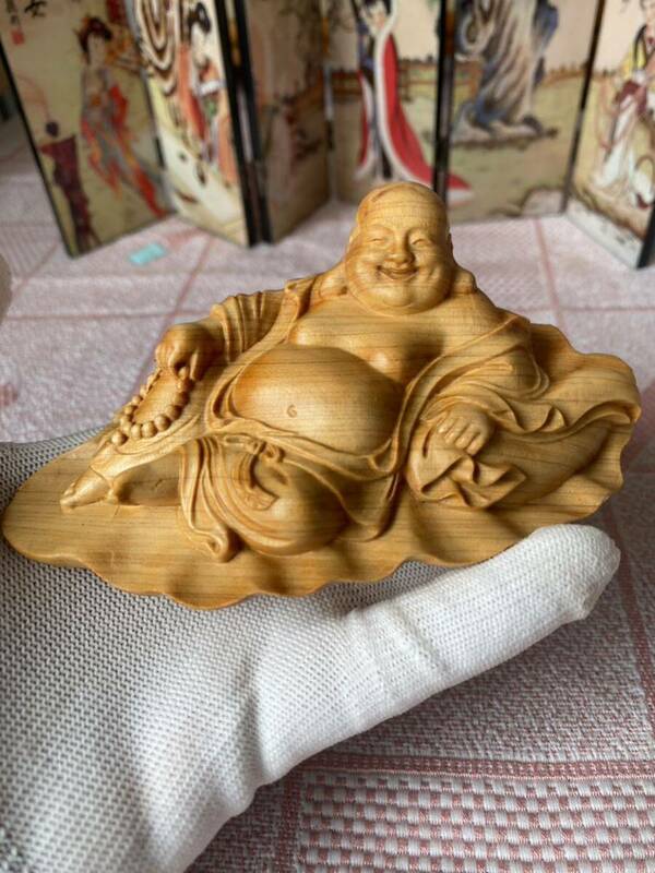 仏教美術 置物 布袋様 七福神 精密彫刻 木彫仏像 福運 金運 財運 工芸品　サイズ約14×6cm
