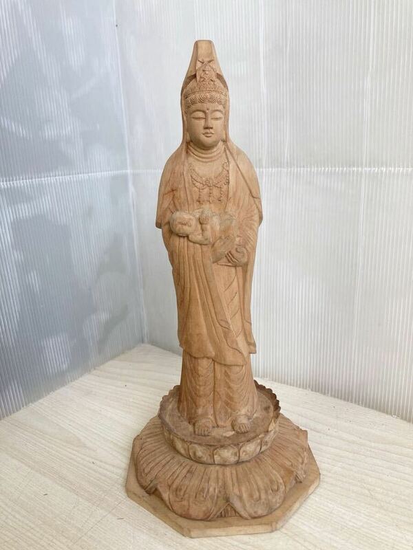聖観音菩薩立像 木彫仏像 重さ約0.4kg 高さ約30cm 細密彫 仏像 骨董 置物 飾物 仏教美術 伝統工芸品 蓮花 オブジェ 繊細彫刻 親子 子供