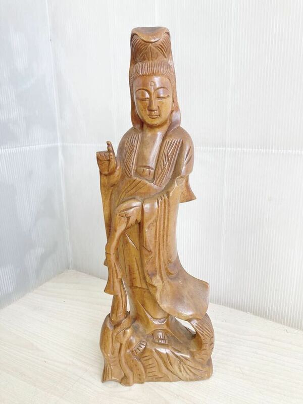聖観音菩薩像 木彫 仏像 高さ約31cm 重さ約0.6kg 置物 仏教美術 彫刻工芸品 オブジェ 木彫仏像 御龍観音像 長期自宅保管品 現状品