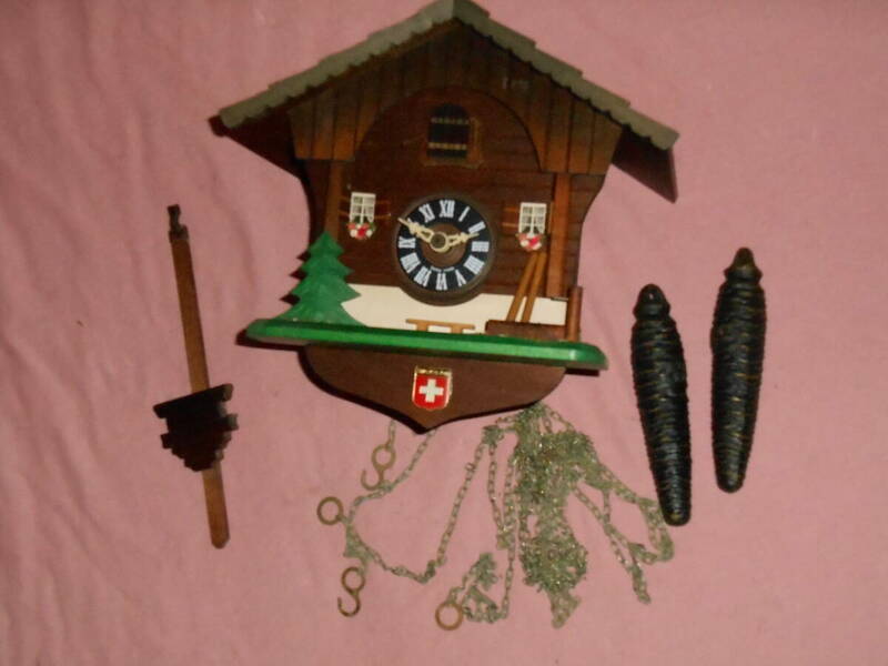 鳩時計■LOTSCHER　スイス製　小ぶり・山小屋・木製・掛時計・ゼンマイ■USED