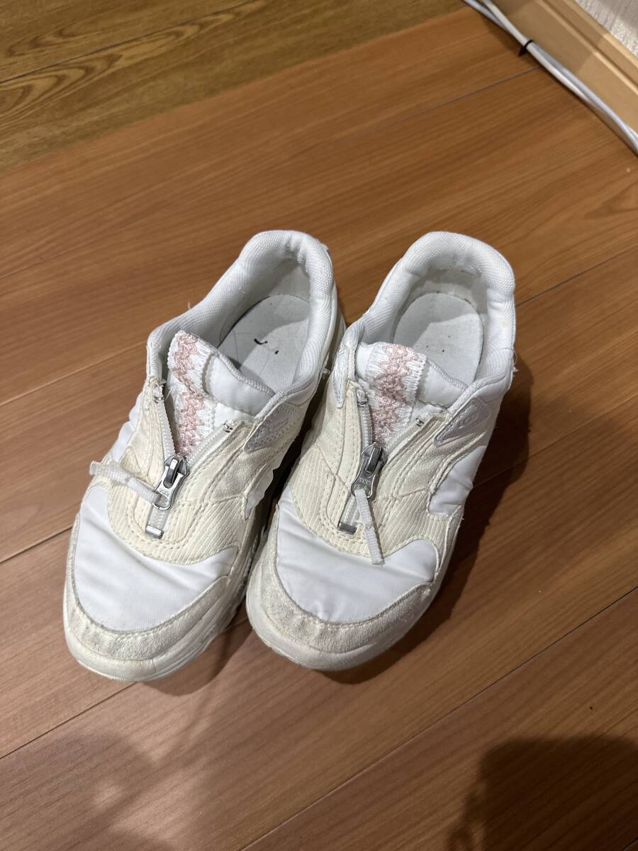UGG ジップスニーカー23センチ　ホワイト