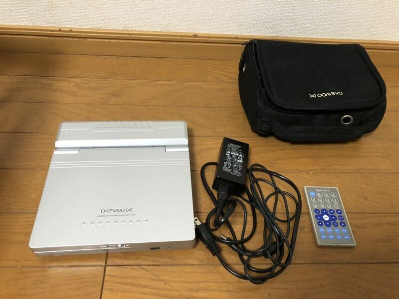 動作品☆7インチ☆DAEWOO DPC-7400 ポータブルDVDプレーヤー アダプター