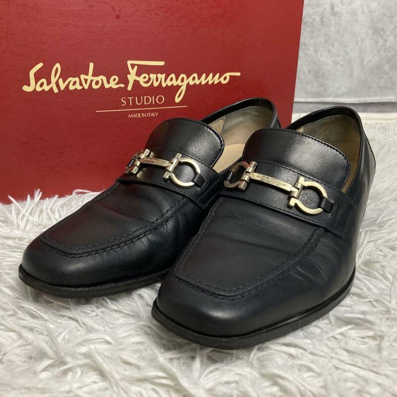サルヴァトーレフェラガモ SalvatoreFerragamo ローファー 革靴 レザーシューズ 6 24サイズ ビブラムソール ガンチーニ ゴールド金具 黒
