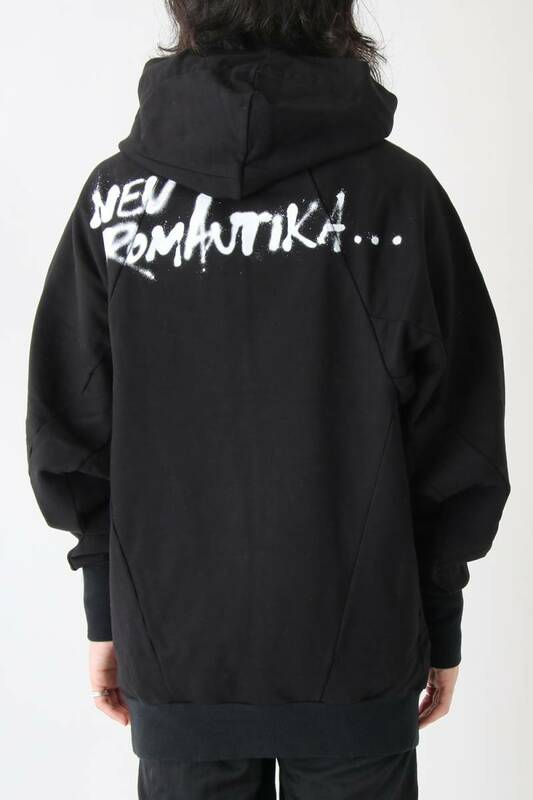 ユリウス 　JULIUS　17AW neu romantika 　プリント　ジップアップ　オーバーサイズ　パーカー　黒　3