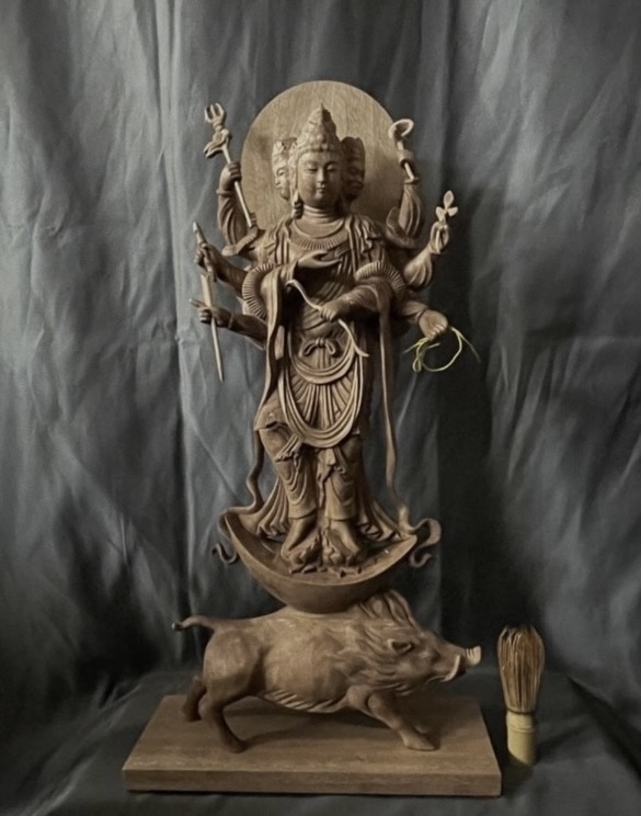 大型57cm仏教工芸品　総楠製　井波彫刻　極上彫　木彫仏像　摩利支天立像