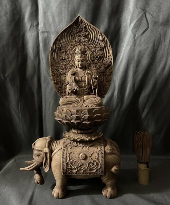 高37cm仏教工芸品　総楠製　井波彫刻　極上彫　木彫仏像　普賢菩薩座像