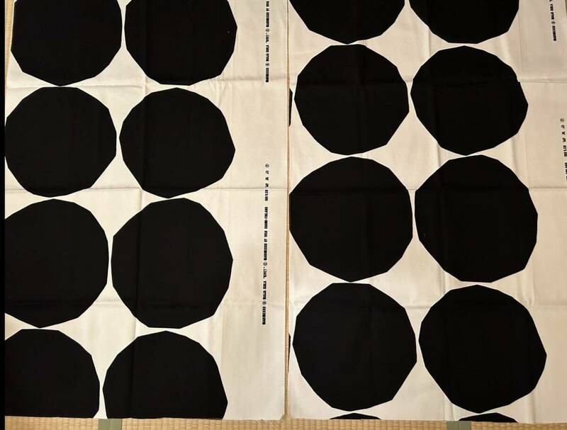 クリックポスト送込♪レア♪マリメッコ♪marimekko♪キヴェット　KIVET柄　キャンバス　生地　ハギレ2枚　ハンドメイドに