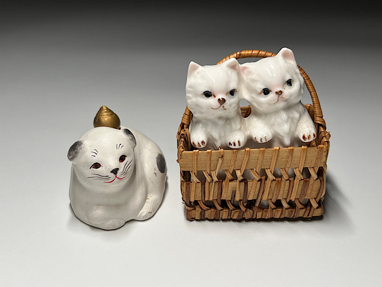 【瑞】籠入りネコちゃんと仔犬　２点　陶器製