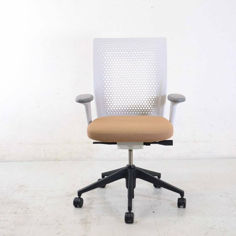 vitra. ヴィトラ 【ID Air】ID Chair Concept IDチェア デスクチェア 肘付き 布張り ブラウン系 アントニオ・チッテリオ IDエア★823h17