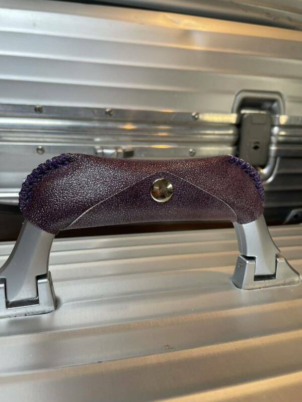 本革ハンドルカバー　for リモワ　rimowa 粒紫キラ革lot1007 なかなか色っぽい革です！