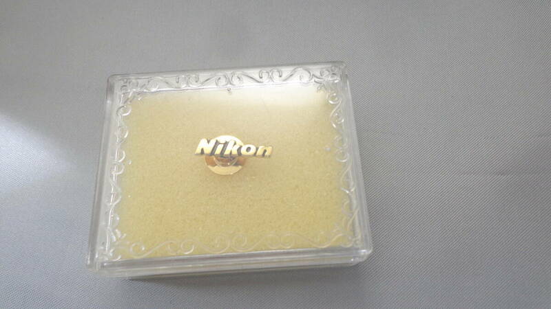 【 即決 】 NIKON　ニコン　社章 ピンバッジ　光化学機器メーカー　　襟章 記章 一流企業 ロゴマーク エンブレム ピンズ メダル ピンバッチ