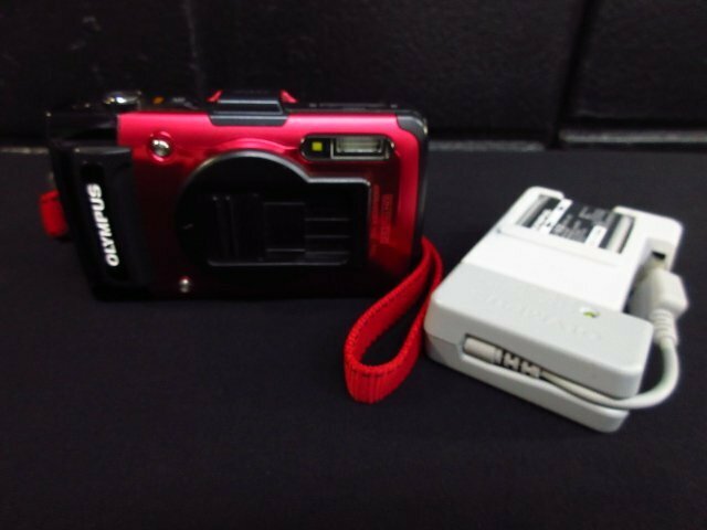 y5290 動作品 OLYMPUS デジタルカメラ TG-2 Tough コンパクトデジタルカメラ オリンパス レッド バッテリー×2/充電器/レンズカバー付き