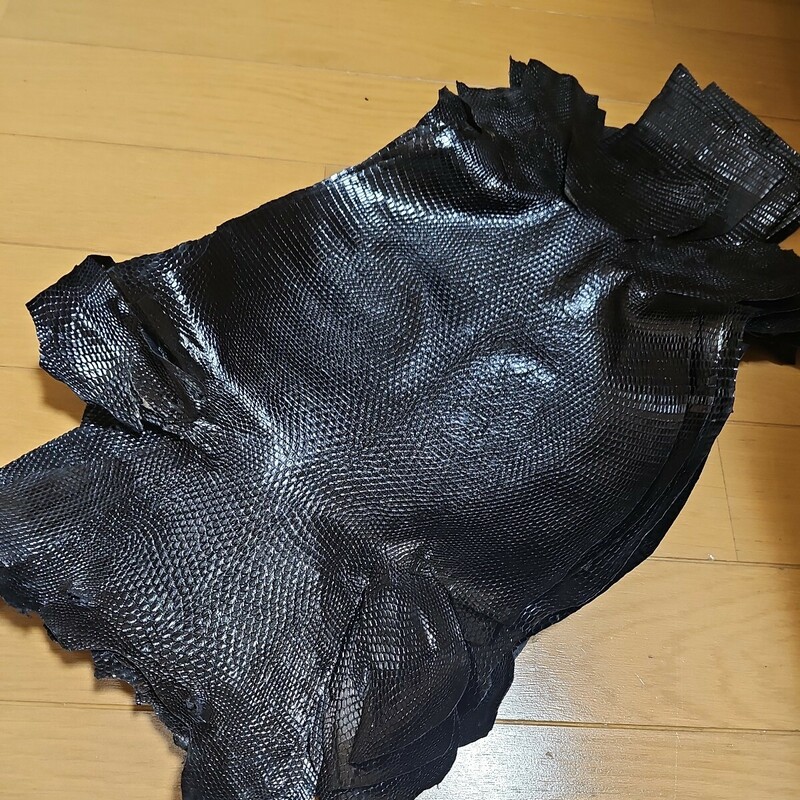 大特価 黒 リザード まとめ売り ハギレ ハンドメイド材料 トカゲ 革 11枚