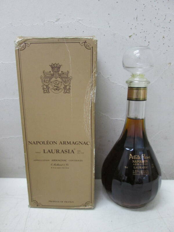 (17)♪LAURASIA ローラシア NAPOLEON ナポレオン ARMAGNAC アルマニャック 700ml 40％ 未開栓