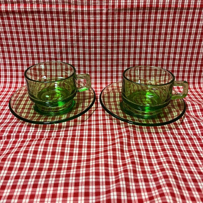 昭和レトロ　カップ&ソーサー　2客セット　ガラス　緑　グリーン　スタッキング　食器 ティーカップ ソーサー カップ アンティーク 未使用
