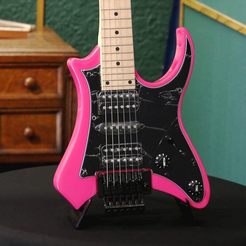 送料無料 Traveler Guitar トラベラーギター Vaibrant Standard V88S, Hot Pink エレキギター 検品調整済出荷 ギグバッグ付 トラベルギター