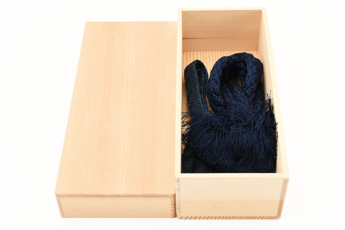 R040053★男性和服　着物 和装小物　日本工芸会正会員　宇山宝秀　藤打唐竹組男羽織紐