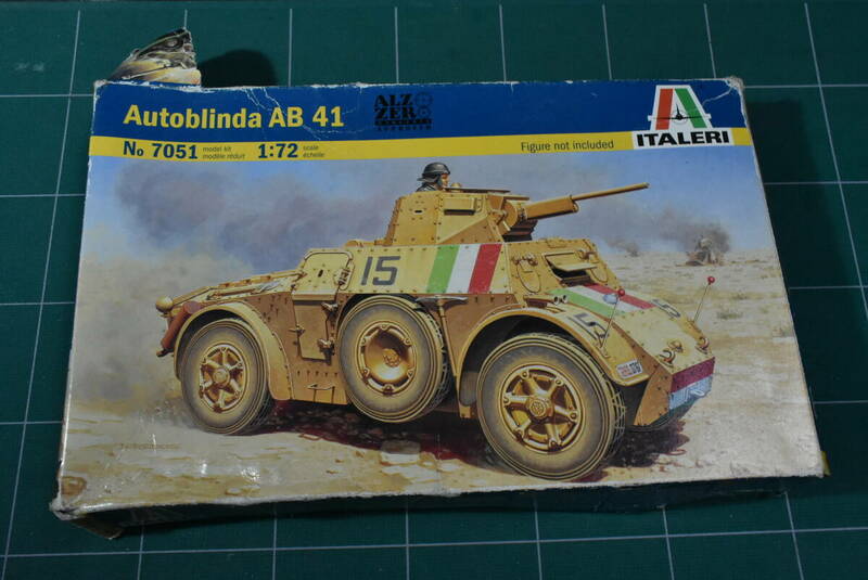 Qm607 旧キット 2007年製 Italeri 1:72 Autoblinda AB 41 イタリア軍 装甲車 アウトブリンダ ww2 デカール 60サイズ