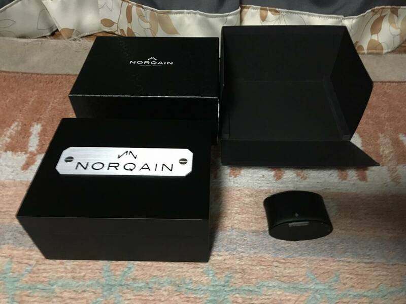 ジャンク　ノルケイン　NORQAIN　純正時計ケース箱　（枕や内側に痛み、汚れ、剥がれがあります）送料込み　