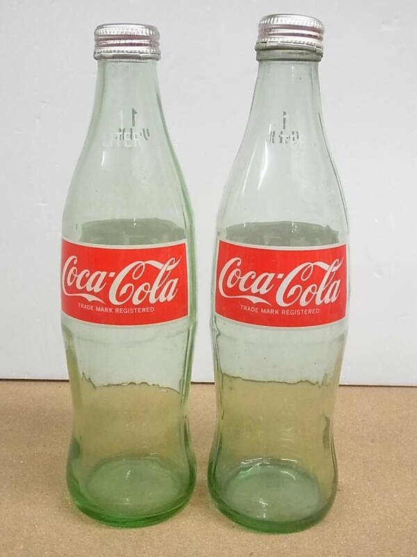 コカコーラ Coca-Cola☆ 空き瓶 1リットル 2本セット 蓋付 昭和レトロ ヴィンテージ