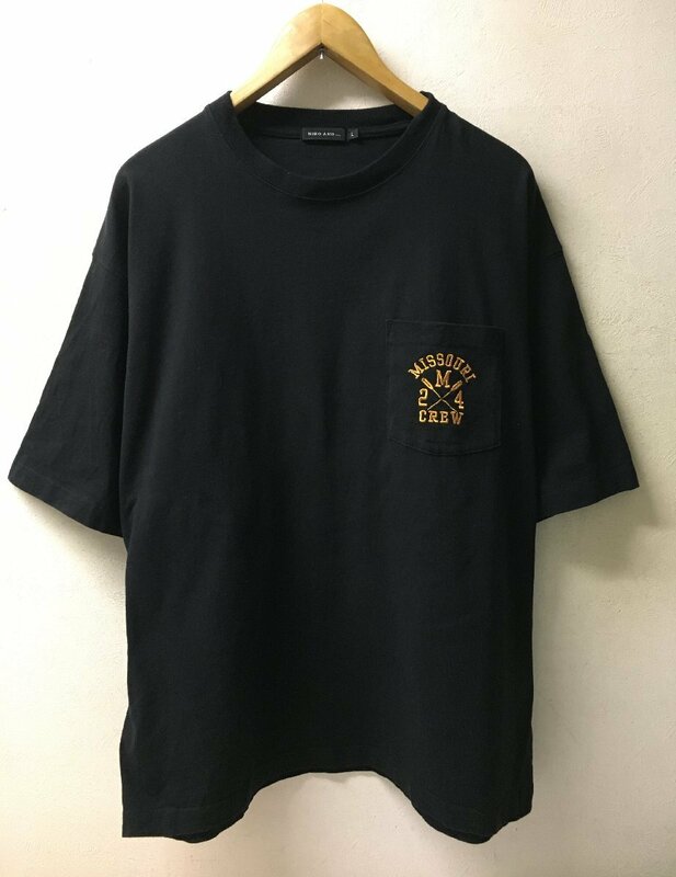 ◆niko and... ニコアンド カレッジ刺繍 ポケット付き Tシャツ 黒 サイズL 近年モデル