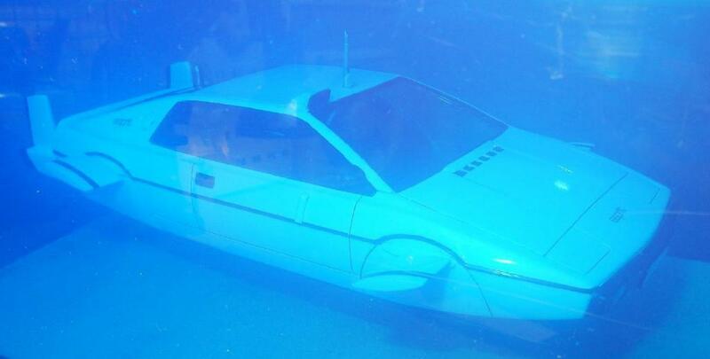 007 ボンドカー「私を愛したスパイ」　ロータス・エスプリ(潜水艦)　　 1/24　　フジミ　展示ケース付きジオラマ完成品