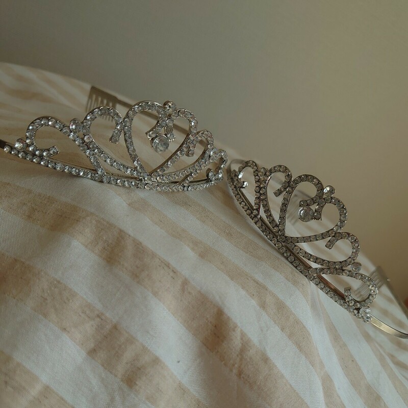 服飾 お姫様ごっこ プリンセス ティアラ 双子 結婚式 ラインストーン ヘアアクセサリー セット ２本 姉妹 ふたご