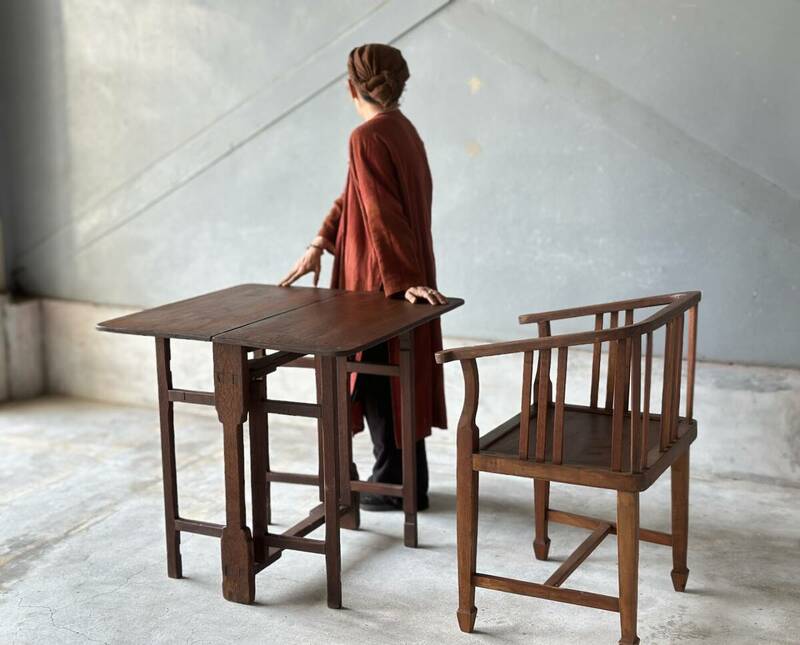 テーブル　折り畳み　テーブル　サイドテーブル　カフェテーブル　ダイニングテーブル アンティーク 古家具　無垢材　バタフライテーブル