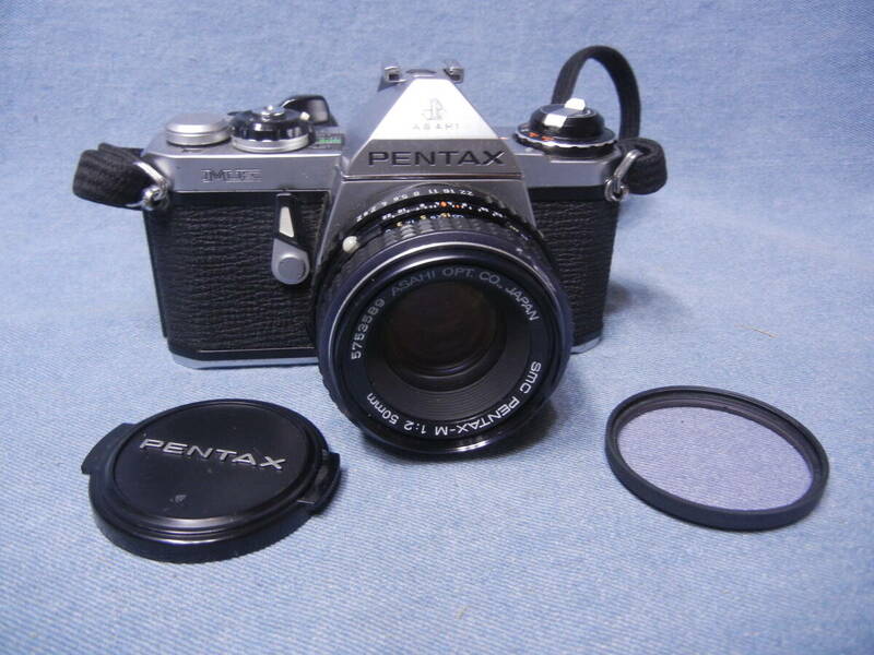 PENTAX ペンタックス　 ME 一眼レフ　フィルムカメラ　レンズ：SMC　PENTAX-M　1:2　50mm　シャター作動。