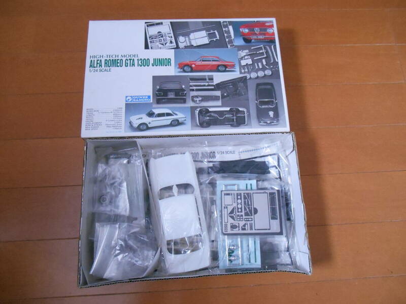 グンゼ　ハイテックモデル　1/24 アルファロメオ　GTA 1300 ジュニア