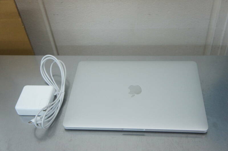 中古 Apple MacBook Pro13インチ, 2020, Thunderbolt 3ポート x 4 i7/32GB/1TB/13 2560×1600 (13)