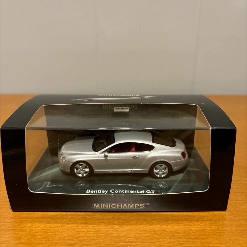 未開封　Bentley Continental GT ミニチャンプス　minichamps ベントレー コンチネンタルGT ミニカー　ケース　箱付き　デッドストック