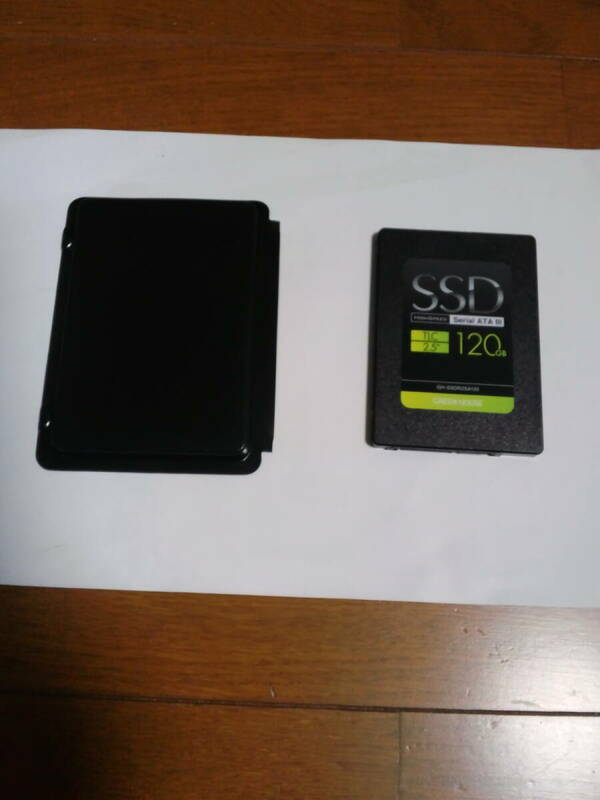 ★即決　中古正常作動美品　GREEN　HOUSE　SSD　120GB　SATA　ケース付