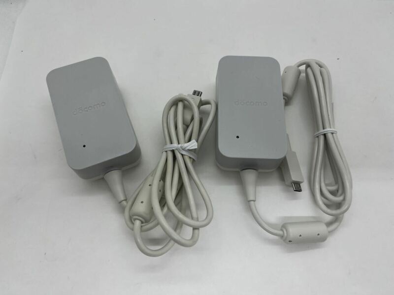 L213)中古美品 NTT docomo ドコモ ACアダプタ 05（２個セット）