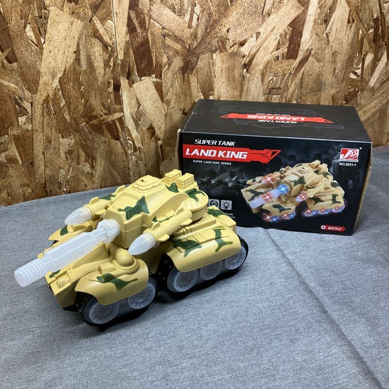 送料無料【Nそ1357】光る戦車おもちゃ自衛隊 玩具